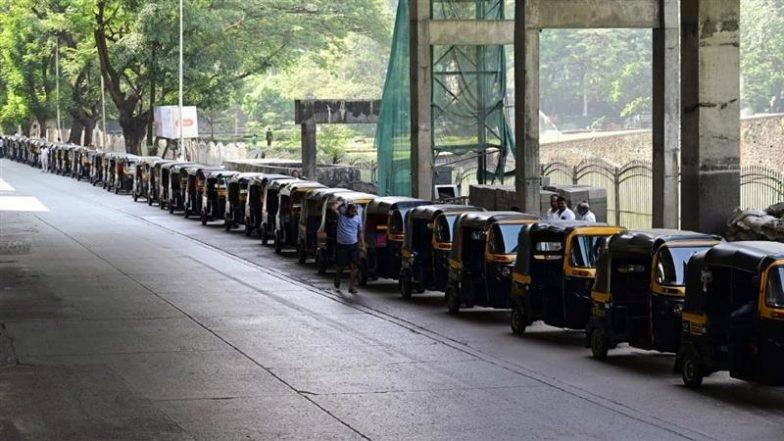 Mumbai CNG Crisis: Autos Line Up Across City As Gas Supply Hit After Pipeline Damage (See Pics)