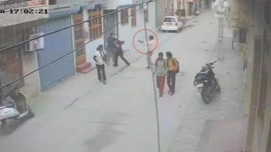 Faridabad Shocker: Girl Returning From Library Shot by Stalker in Haryana, FIR Registered (Disturbing Video)