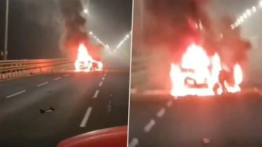 Mumbai Car Fire: Vehicle Turns Into Ball of Flame on Bandra-Worli Sea Link, Causes Massive Traffic Jam (Watch Video)