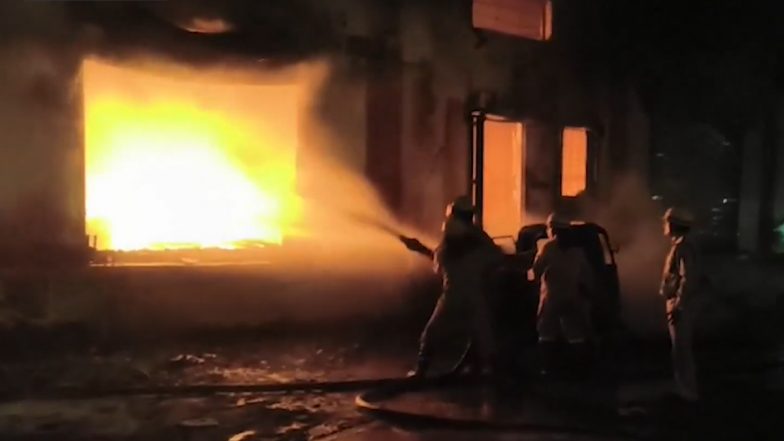 Indore Chemical Godown Blaze: 2 Women Charred to Death, Another Injured in Massive Fire Triggered by Large Quantities of Thinner (Watch Video)