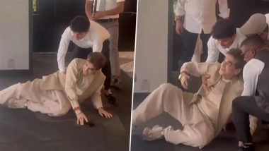 Veteran Actor Jeetendra Falls on the Floor at Sanjay Khan’s Wife Zarine Khan’s Prayer Meet in Mumbai (Watch Video)