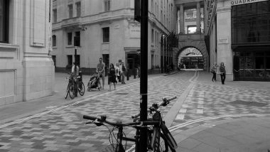 London’s Streets Turning Red as Paan Spitting Surges: North London Council Faces INR 35 Lakh Annual Clean-Up Crisis, Launches Zero-Tolerance Crackdown With Fines and Patrols