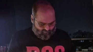 Stand-Up Comedian Kunal Kamra Stirs Fresh Controversy, Sparks Political Outrage After Wearing T-Shirt Mocking RSS; BJP and Shiv Sena Leaders Demand Strict Action