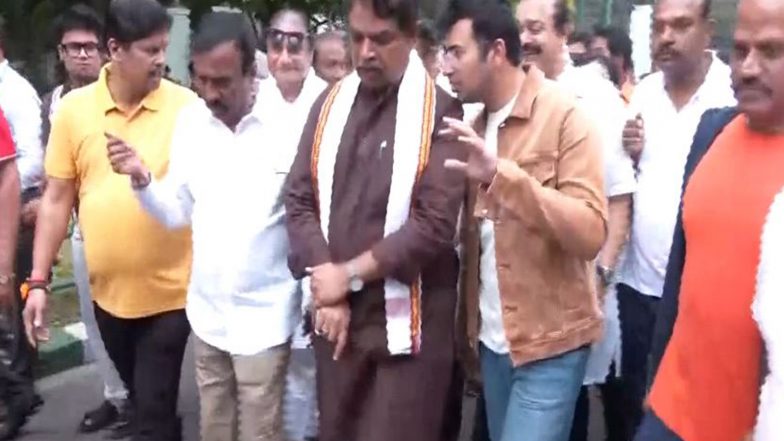 India News | Karnataka: BJP Leaders R Ashok, Tejasvi Surya Holds Protest Against Tunnel Road Project at Lalbagh