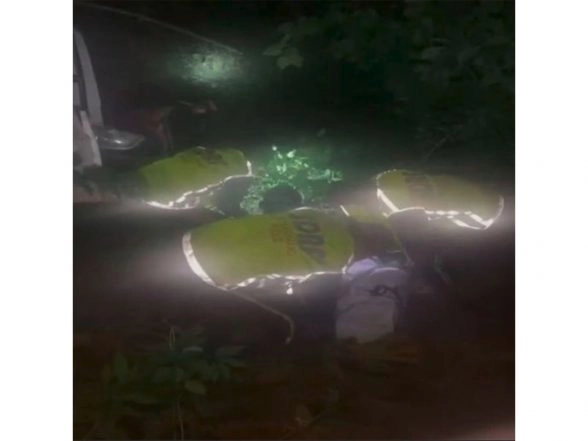 India News | Uttarakhand SDRF Rescues 15 Injured Passengers After Tempo Traveller Plunges in Nainital