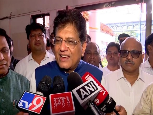 Sports News | Piyush Goyal Extends Best Wishes to Indian Women's Team Ahead of World Cup Final