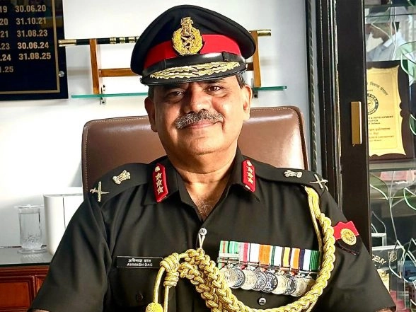 India News | Lt Gen Avinash Das Takes Charge as Commandant of Army Hospital Research & Referral, Delhi Cantt