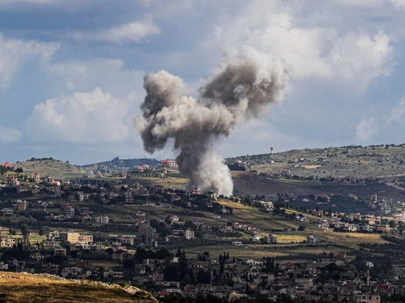 World News | Israeli Air Strike Kills Four in Southern Lebanon Amid Rising Tensions