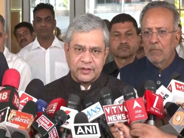 Business News | Ashwini Vaishnaw, Gujarat CM Review Progress of State's Semiconductor Plants, Say 3 Plants Near Production Stage