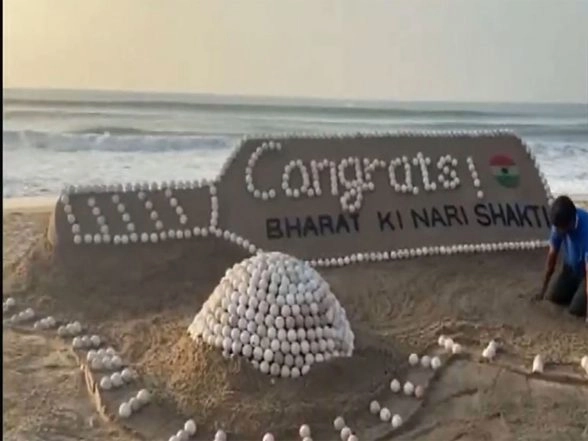 India News | Artist Creates Sand Sculpture at Puri Beach to Celebrate Indian Women's Cricket Team's World Cup Win