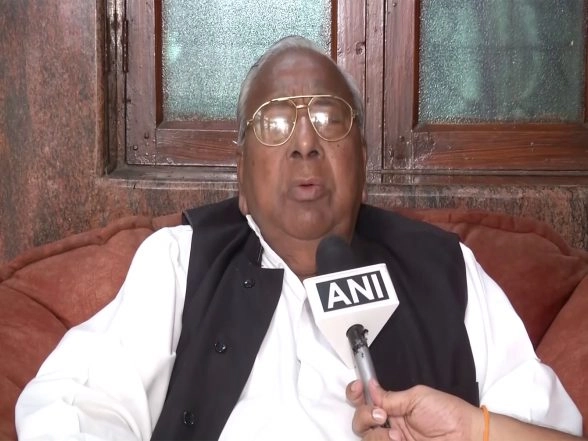 India News | Telangana: Congress Leader V Hanumantha Rao Condoles Deaths in Rangareddy Road Accident
