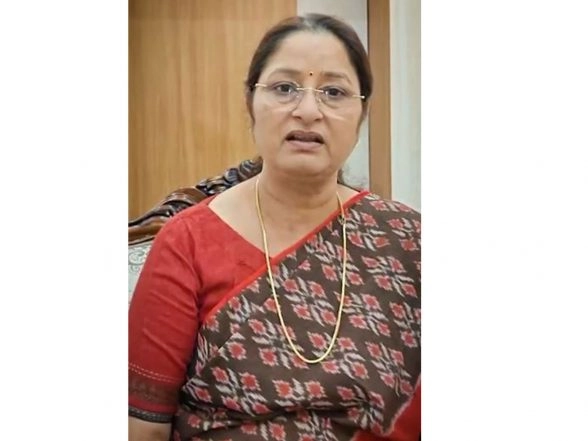 India News | Union Minister of Women and Child Development Congratulates Team India for Lifting 2025 Women's WC Trophy