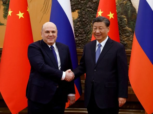 World News | Russian PM Mikhail Mishustin Meets with Chinese President Xi