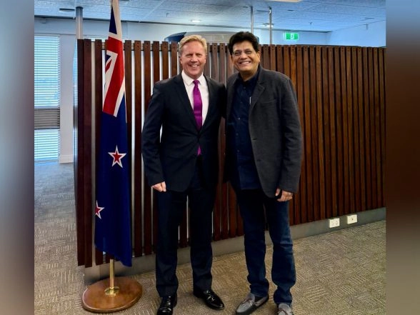 Business News | Piyush Goyal Welcomed by New Zealand Trade Minister During Visit for FTA Talks