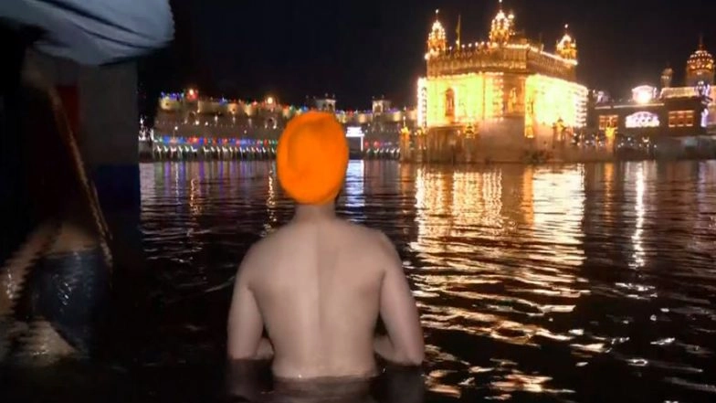 India News | President Droupadi Murmu Extends Greetings on Guru Nanak Jayanti; Devotees Pay Obeisance