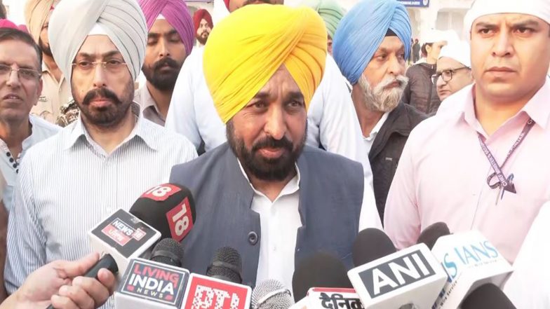India News | Bhagwant Mann Offers Prayers at Golden Temple, Seeks Peace and Prosperity in Punjab on Guru Nanak Jayanti