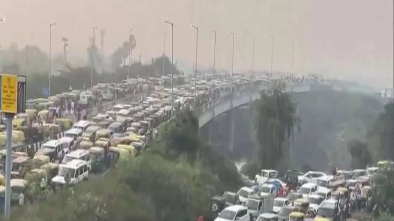 India News | Kartik Purnima: Massive Traffic Snarl at Digha AIIMS Road in Patna Due to Heavy Footfall of Devotees at Ganga Ghat