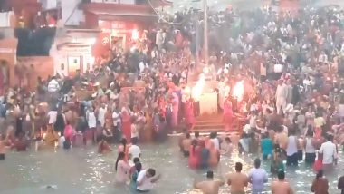 India News | Uttarakhand: Large Crowd Gathers at Har Ki Pauri in Haridwar on Occasion of Kartik Purnima