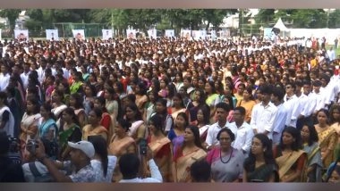 Entertainment News | Bhupen Hazarika Death Anniversary: Huge Crowd Perform 'Manuhe Manuhor Babe' Song to Pay Tribute