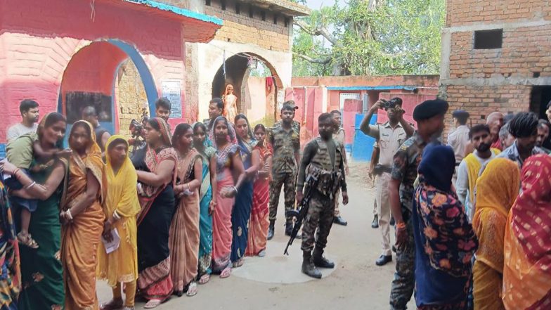 India News | Bihar Records Brisk Voter Turnout of 42.31% Till 1 Pm in First Phase of Assembly Polls