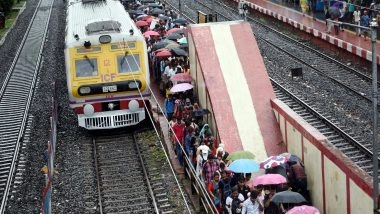India News | Four Injured After Being Hit by Local Train Near Sandhurst Road Railway Station in Mumbai