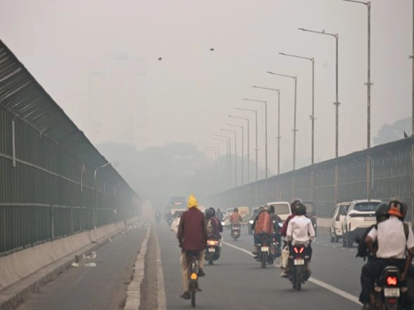 India News | Delhi Govt Changes Office Hours to Combat Rising Air Pollution