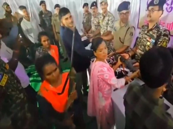 India News | Seven Naxals Surrender Before Chhattisgarh Police in Gariyaband