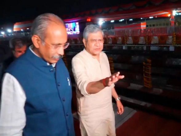 India News | Union Minister Vaishnaw Inspects Arrangements at Varanasi Junction Railway Station Ahead of PM's Visit