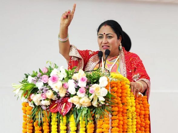 India News | Delhi CM Rekha Gupta Directs DUISIB to Survey Slums for Ujjwala Beneficiaries, Prioritises Clean Fuel Access