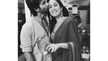 Entertainment News | Throwback Karwa Chauth Pic: Mira Rajput and Shahid Kapoor's Adorable Moment Sealed with a Kiss