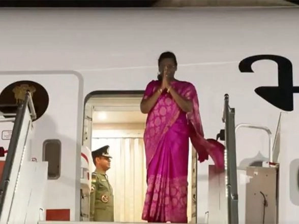 World News | President Droupadi Murmu Arrives in Angola; First Indian Head of State to Visit Country