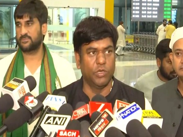 India News | VIP Chief Mukesh Sahni Accuses NDA Government of Delaying Opposition Leaders' Flights to Disrupt Election Campaigning