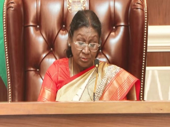 World News | India Can Supply High-speed Vande Bharat Trains to Angola: Prez Murmu