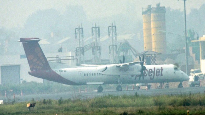 India News | SpiceJet Flight from Mumbai to Kolkata Makes Emergency Landing After Engine Failure