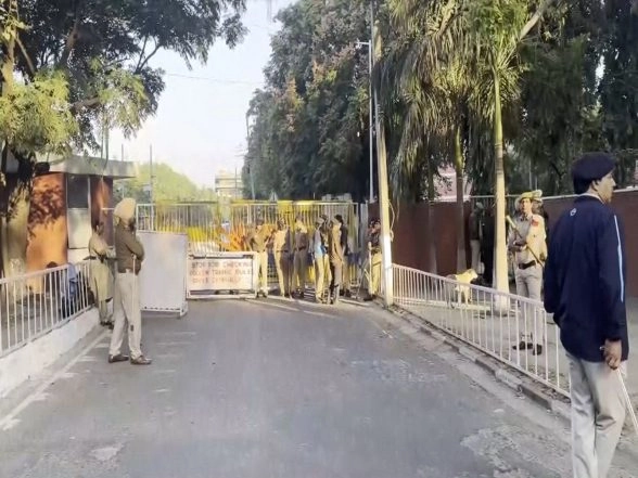 India News | SSP Chandigarh Checks Security Arrangements Ahead of Student Protest at Panjab University
