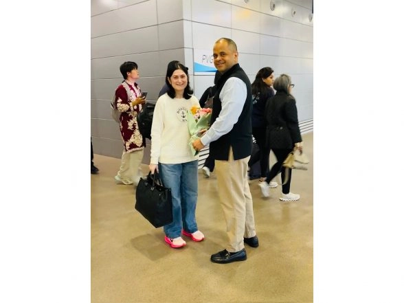 World News | Indian Consulate Welcomes First Set of Passengers as New Delhi-Shanghai Direct Route Resumes After Five Years