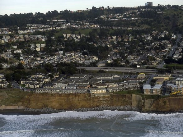 World News | Earthquake of Magnitude 6.1 Rattles Pacific Ocean