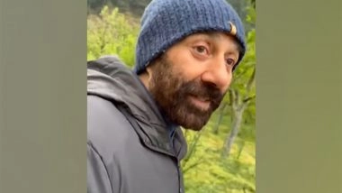 Entertainment News | Sunny Deol Reaches Breach Candy Hospital to Meet Father Dharmendra