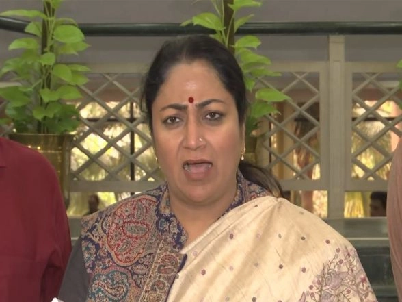 India News | Delhi CM Rekha Gupta Condemns Red Fort Blast, Assures Govt Support for Victims and Their Families