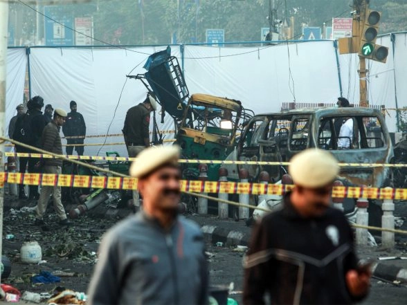 India News | Delhi Blast: DNA Samples of Suspect Driver Umar's Mother Collected, Sent to Lab for Investigation