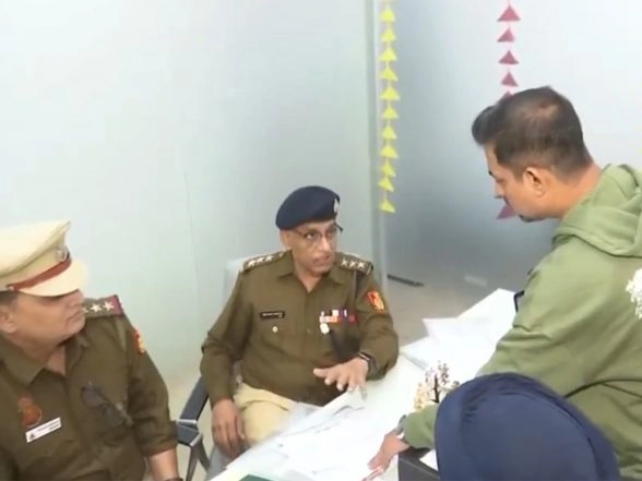 India News | Delhi Blast: Police Meet Car Dealers to Strengthen Vehicle Verification Norms