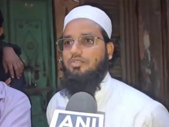 India News | Delhi Car Blast: Police Visit Gautampuri, Search for Dr. Umar Un Nabi