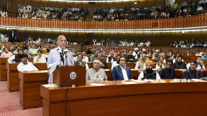 World News | Pakistan's Army Chief Asim Munir to Become Chief of Defence Forces Under New Constitutional Amendment