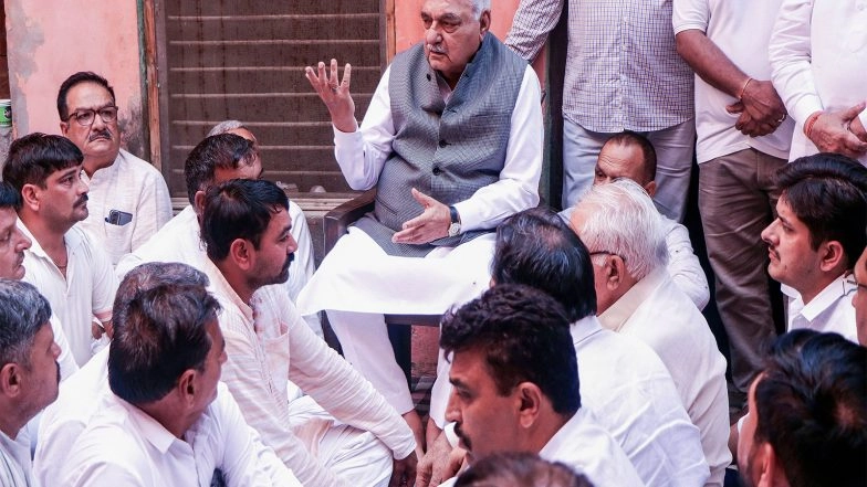 India News | Bhupinder Singh Hooda Submits Memorandum to Haryana Guv, Demands Probe into Alleged Paddy Procurement Scam