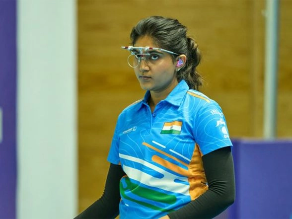 Sports News | ISSF World Championship: Esha Singh, Manu Bhaker in Contention for Finals After Precision Stage