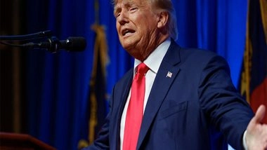 World News | Trump Calls Up Thailand, Cambodian Leaders After Fresh Clashes, Suggests Tariff Threats