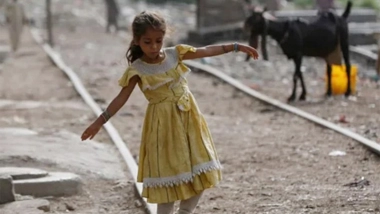 World News | Economists Warn Pakistan's Poverty Decline Has Stalled Amid Political Turmoil, Weak Growth and Climate Shocks