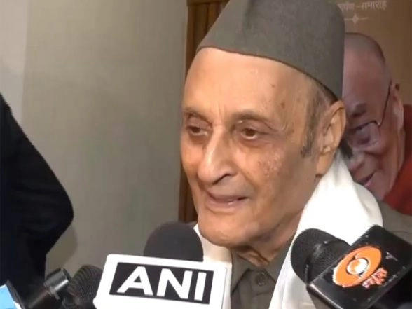 India News | Shown Great Courage by Writing Entire Biography in Hindi: Congress's Karan Singh Praises Arvind Yadav's Biography of Dalai Lama
