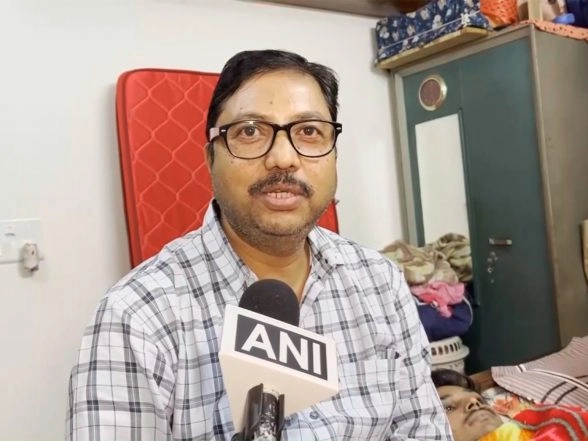 World News | UP Man Appeals to Russian Govt to Conduct Cancer Vaccine Trial on His Son