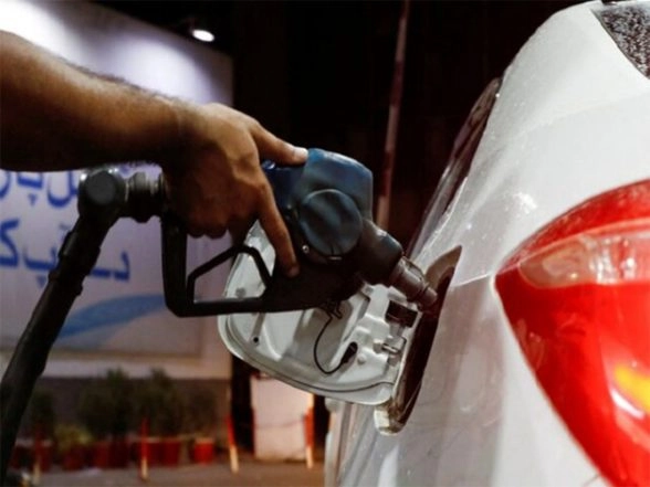 World News | Pakistan: Petrol Price Remains Unchanged at PKR 265.45 Per Litre; Diesel Up by 6